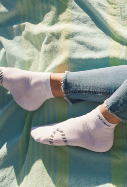 TIPS TO REDUCE KNEE PAIN WHILE WALKING