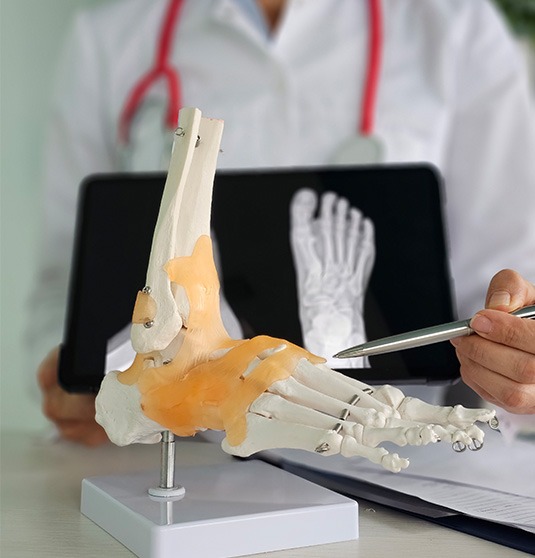 Wie wird ein griechischer Fuss behandelt